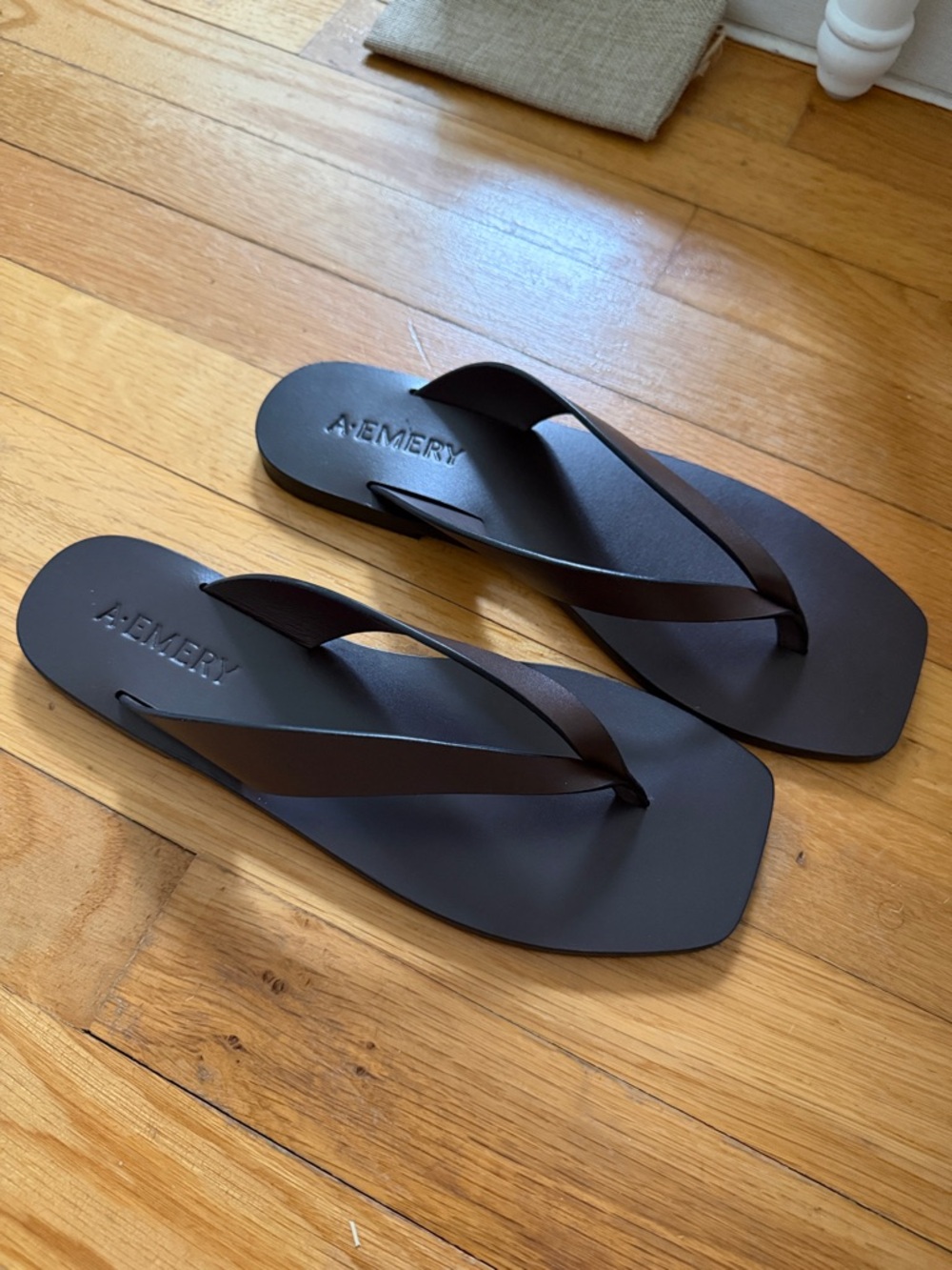 Elegant Brown Leather Sandals - Picture 4 of 5
